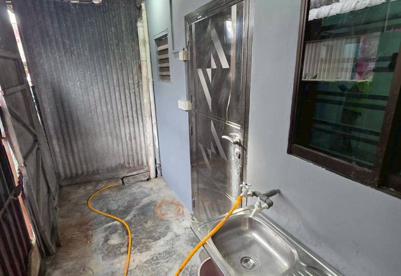 Taman Utama, Pekan Nanas