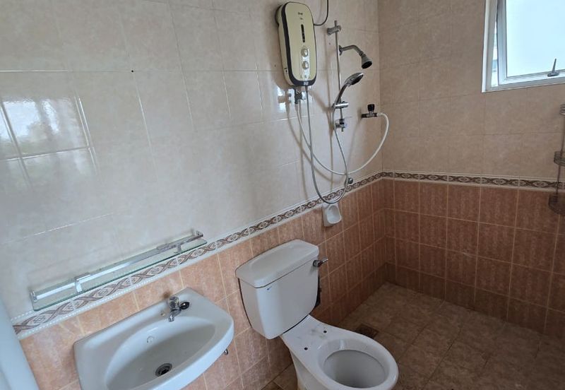 Bistari Impian Apartment @ Larkin