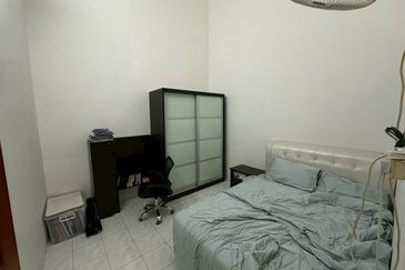 Taman Damai, Pekan Nanas