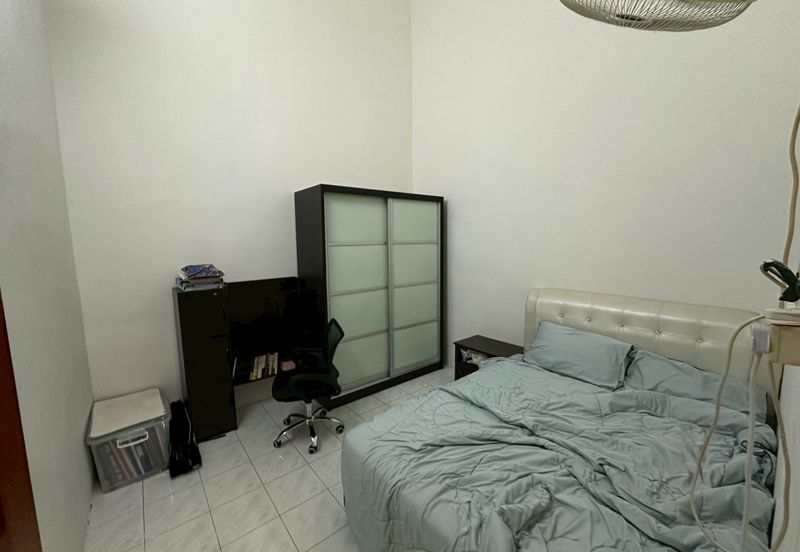 Taman Damai, Pekan Nanas