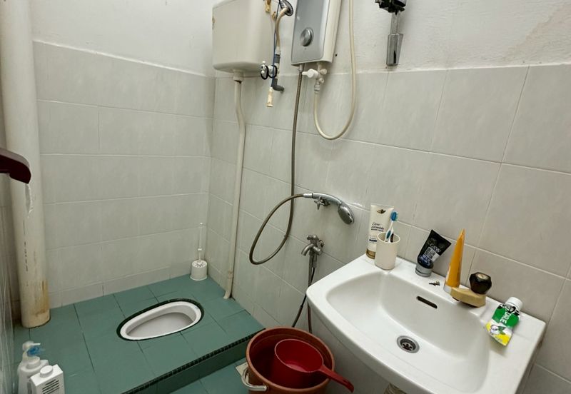 Taman Damai, Pekan Nanas