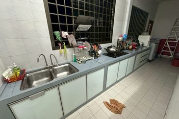 Taman Damai, Pekan Nanas