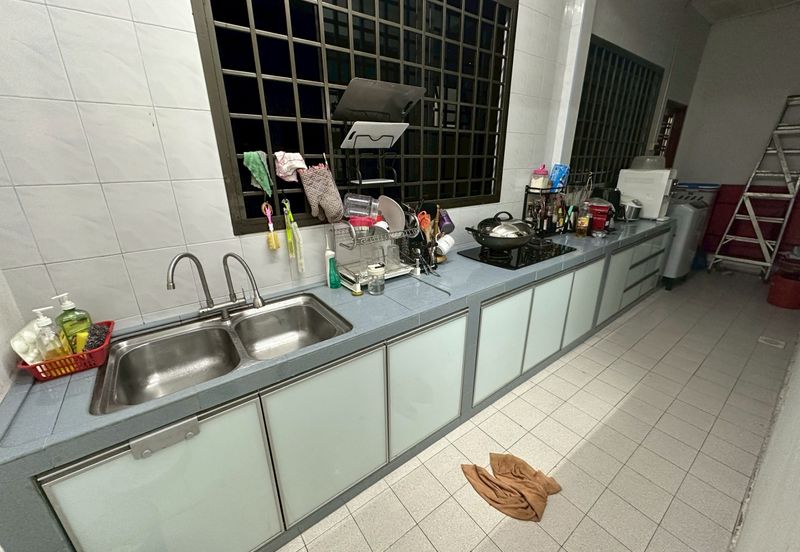 Taman Damai, Pekan Nanas