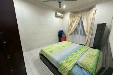 Taman Damai, Pekan Nanas