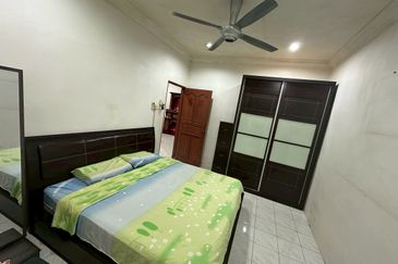 Taman Damai, Pekan Nanas