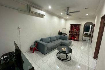 Taman Damai, Pekan Nanas