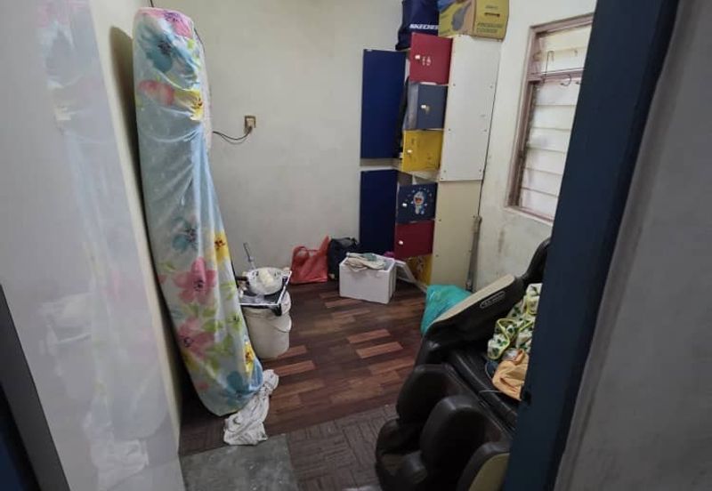 Taman Utama, Pekan Nanas