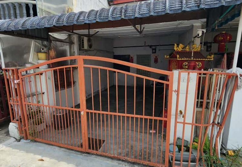 Taman Utama, Pekan Nanas