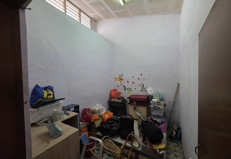 Taman Utama, Pekan Nanas