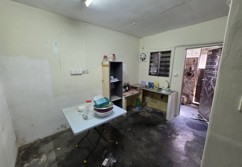 Taman Utama, Pekan Nanas