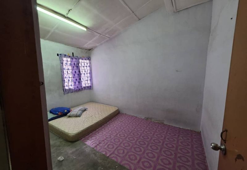 Taman Utama, Pekan Nanas