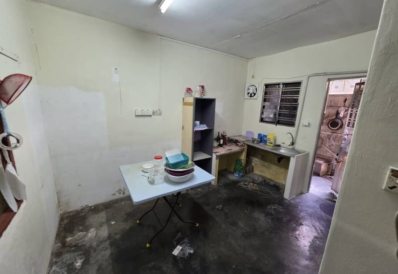 Taman Utama, Pekan Nanas