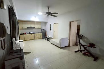 Bangunan Duta Impian (The Embassy Suites)