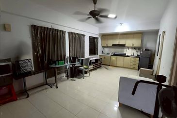 Bangunan Duta Impian (The Embassy Suites)