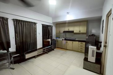 Bangunan Duta Impian (The Embassy Suites)