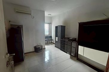 Bangunan Duta Impian (The Embassy Suites)