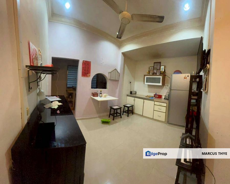 Taman Utama, Johor, Pekan Nanas (Pekan Nenas)