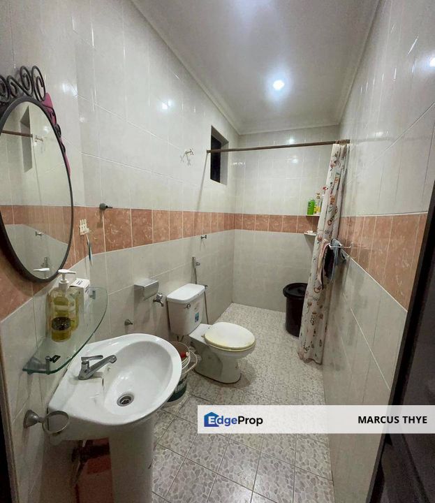 Taman Utama, Johor, Pekan Nanas (Pekan Nenas)