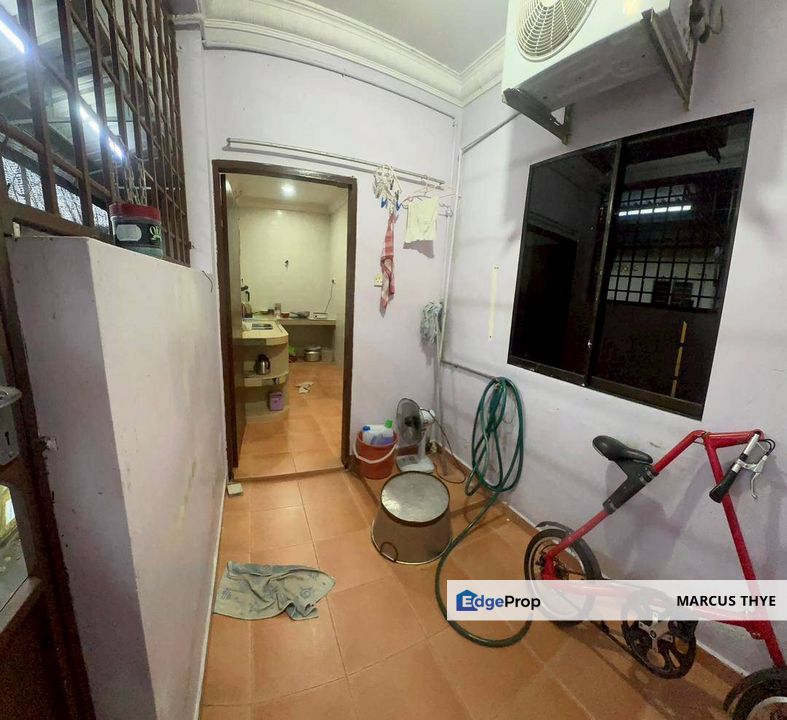 Taman Utama, Johor, Pekan Nanas (Pekan Nenas)