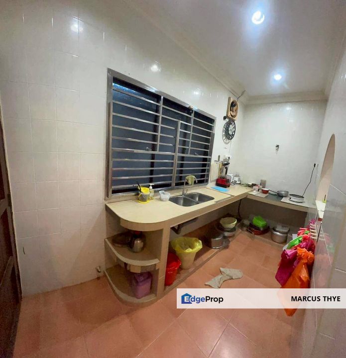 Taman Utama, Johor, Pekan Nanas (Pekan Nenas)