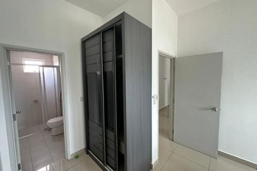 Meridin Bayvue Apartment