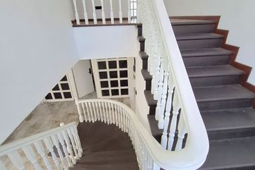 Stulang Laut / Darat