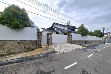 Stulang Laut / Darat