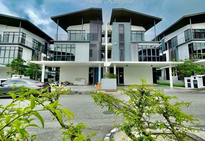 Augusta Residence, Presint 12