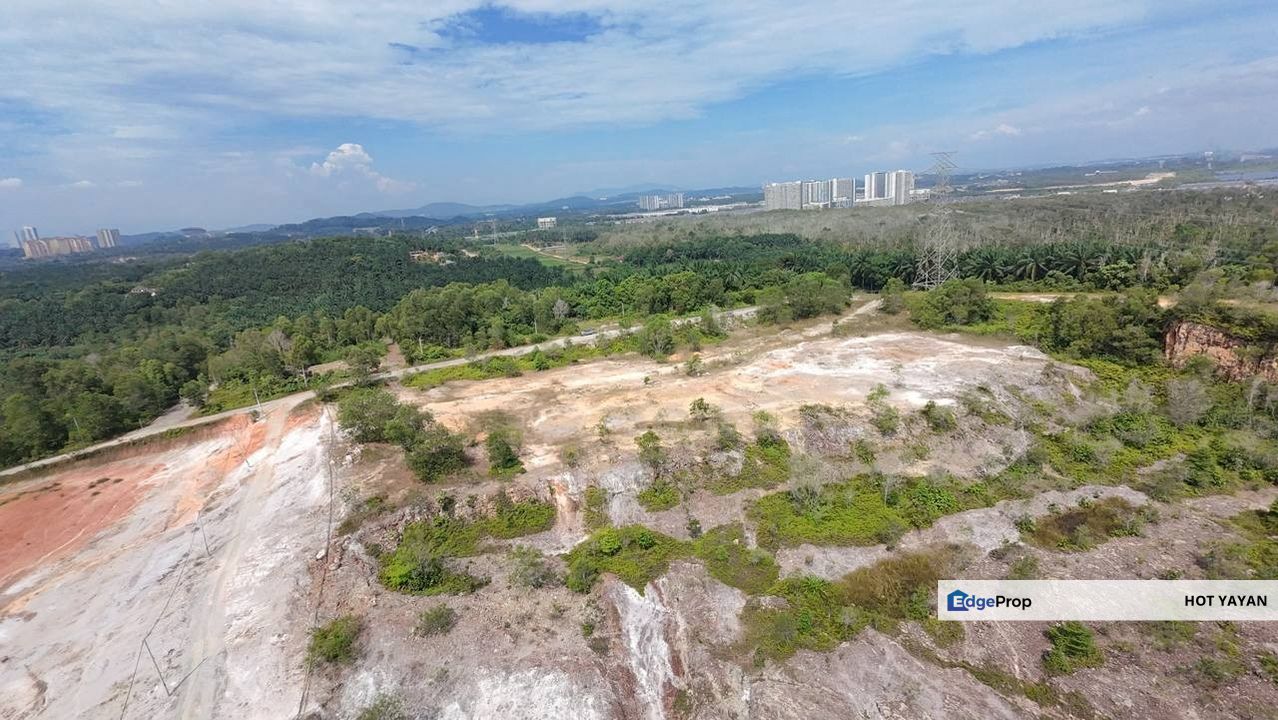 A residential status plot of land situated at Bukit Damar, in close proximity to Cyberjaya, is offered for Sale, Selangor, Dengkil