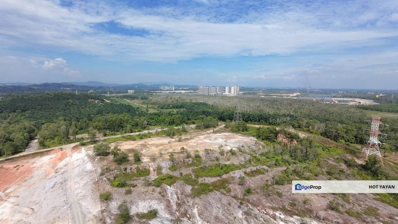 A residential status plot of land situated at Bukit Damar, in close proximity to Cyberjaya, is offered for Sale, Selangor, Dengkil