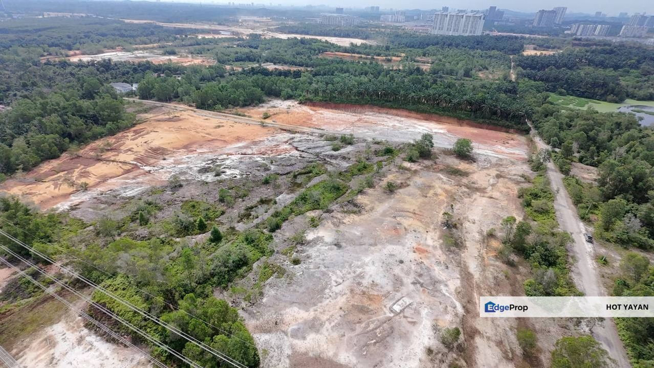 A residential status plot of land situated at Bukit Damar, in close proximity to Cyberjaya, is offered for Sale, Selangor, Dengkil