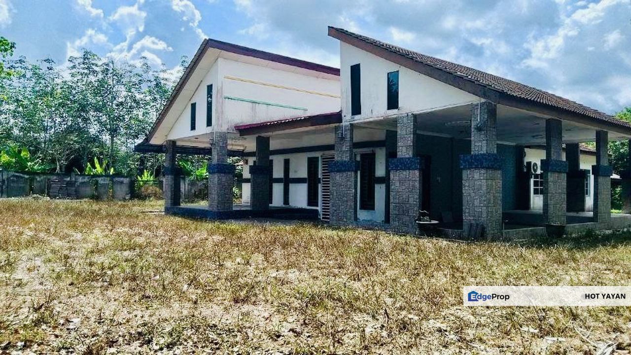 Single Storey Bungalow with spacious land situated at Kampung Kuala Ruman, Jeniang for Sale, Kedah, Sik