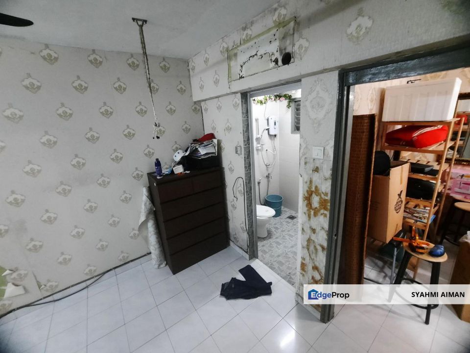 Taman Cahaya Ampang KL, Corner Unit First Floor Bella Vista Condo For Sale, Partially Furnished, Selangor, Ampang