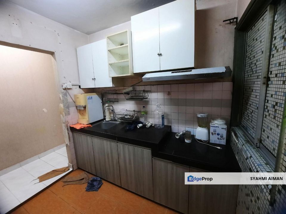 Taman Cahaya Ampang KL, Corner Unit First Floor Bella Vista Condo For Sale, Partially Furnished, Selangor, Ampang