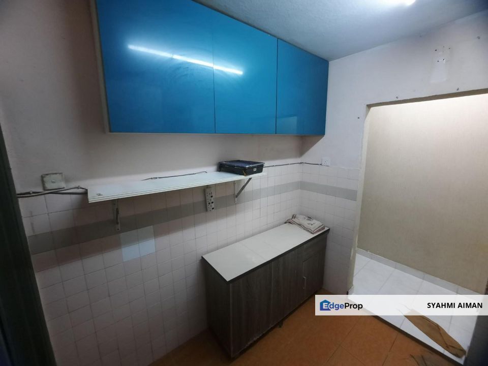 Taman Cahaya Ampang KL, Corner Unit First Floor Bella Vista Condo For Sale, Partially Furnished, Selangor, Ampang