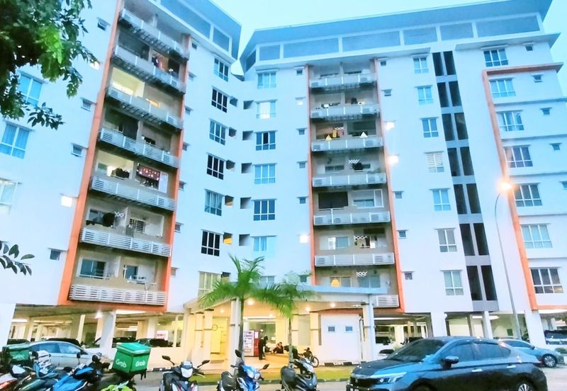 Estana Court