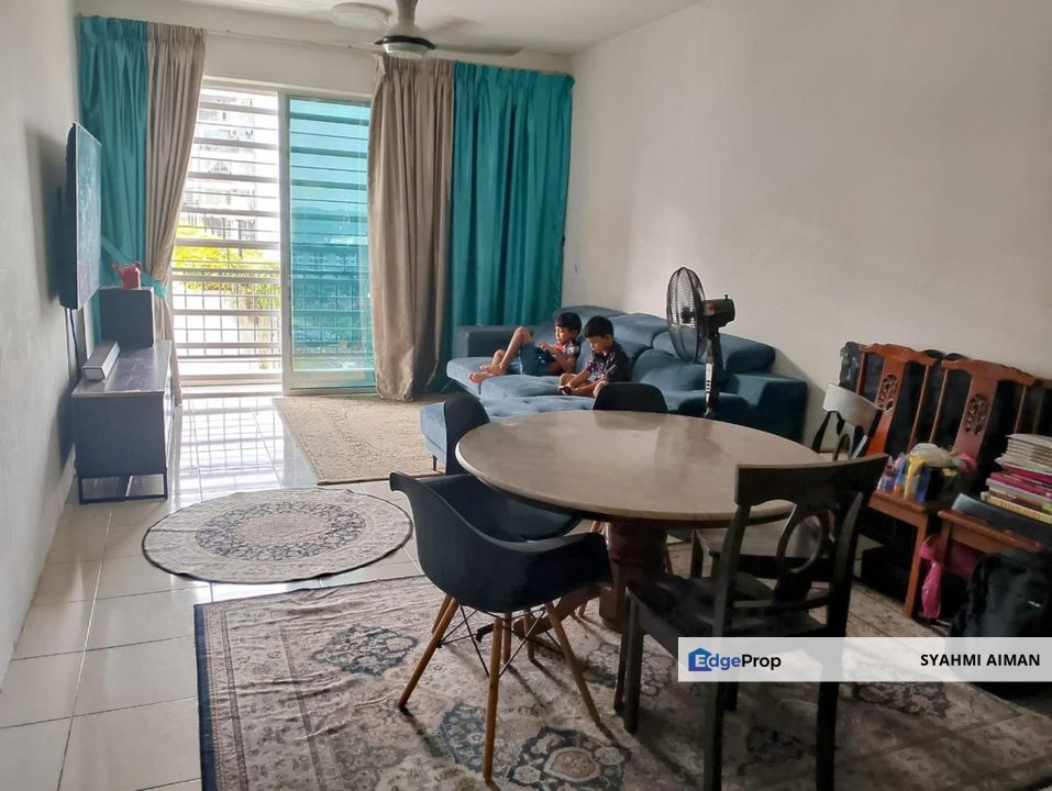 Bangi Selangor, Floor 9 Apartment Puncak Hijauan For Sale, Partially Furnished, Selangor, Bangi
