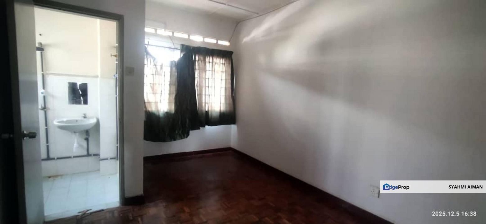 Bandar Seri Ehsan, Banting Selangor, 2-Storey Terrace House For Sale, Extended with Furnished, Selangor, Banting