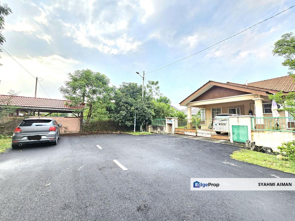 Taman Intan Baiduri, Sepang Selangor, Endlot 1-Storey Semi D House For Sale, Selangor, Sepang