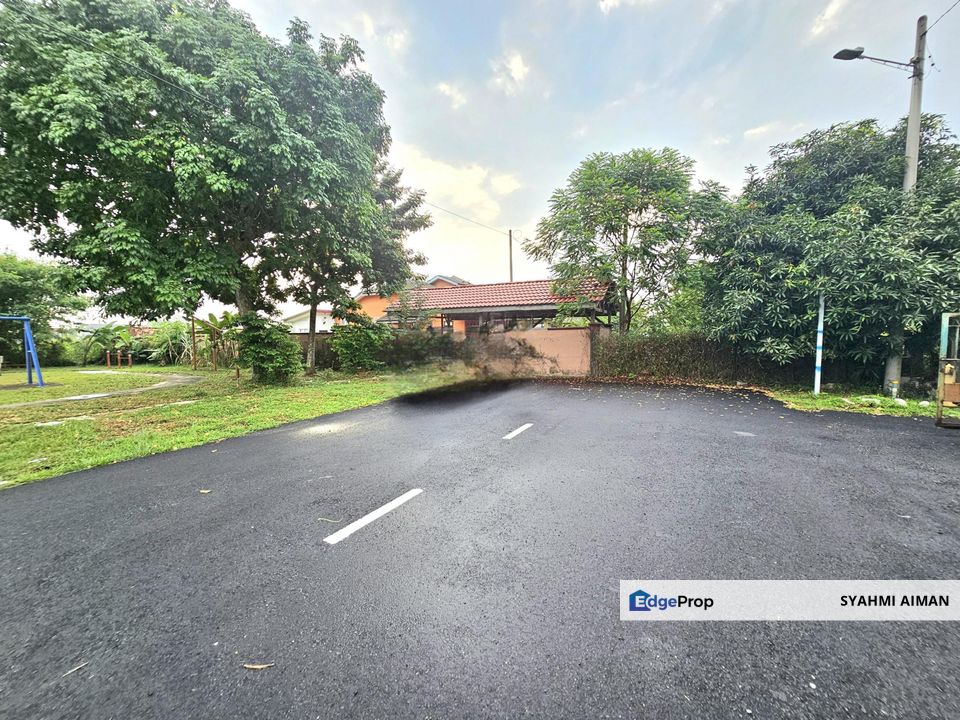 Taman Intan Baiduri, Sepang Selangor, Endlot 1-Storey Semi D House For Sale, Selangor, Sepang
