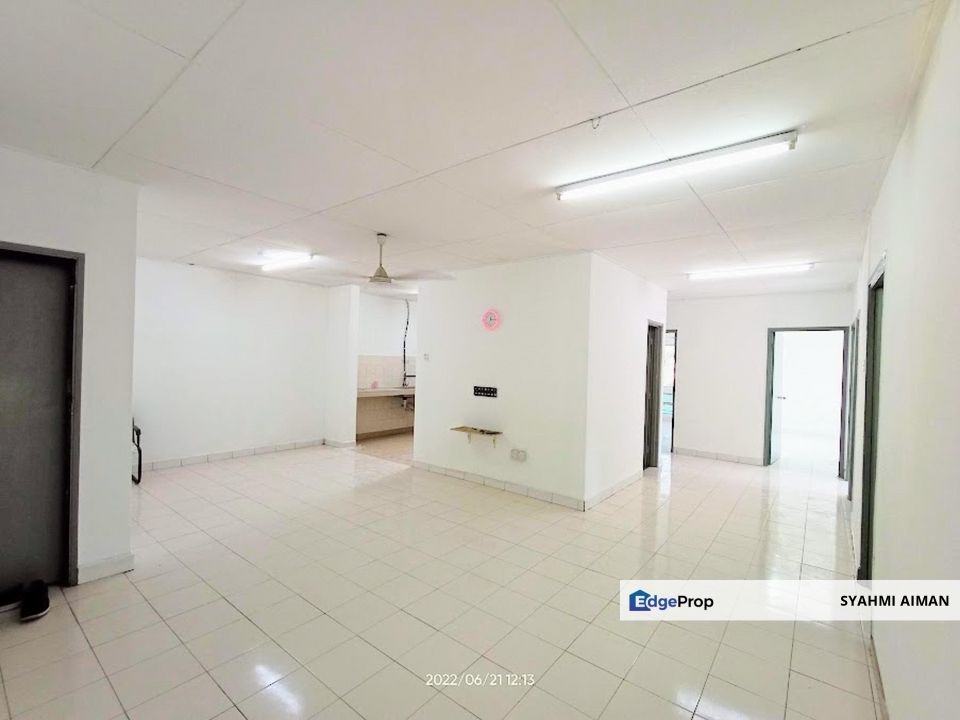 Damansara Damai, Petaling Jaya Selangor, Corner Unit Floor 2 Vista Apartment For Sale, Partially Furnished, Selangor, Petaling Jaya