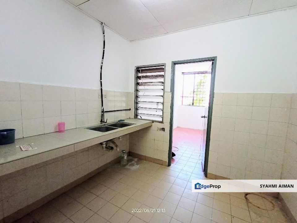 Damansara Damai, Petaling Jaya Selangor, Corner Unit Floor 2 Vista Apartment For Sale, Partially Furnished, Selangor, Petaling Jaya