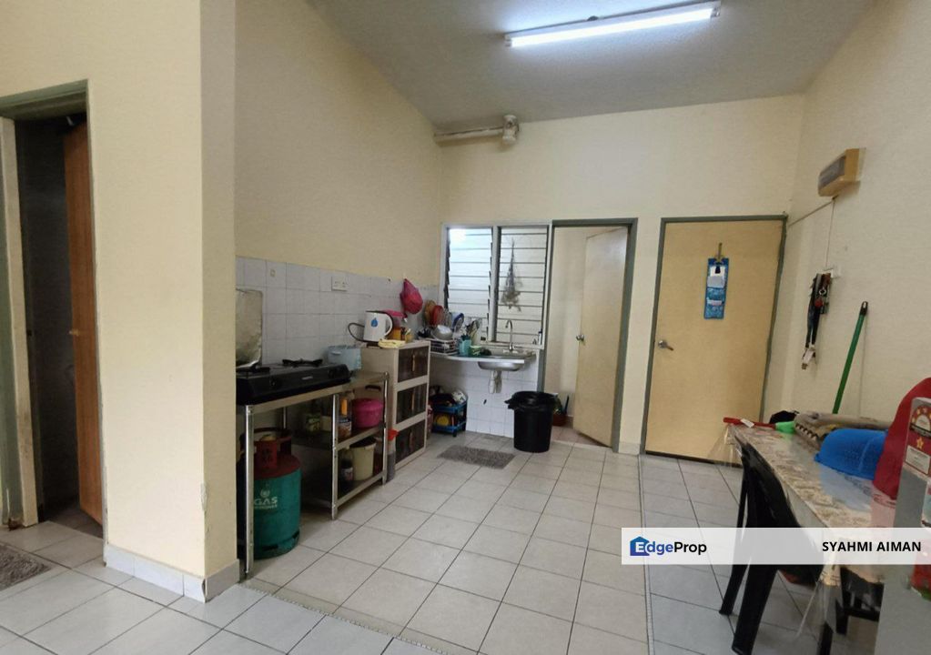 Seksyen U5, Shah Alam Selangor, Corner Unit Pangsapuri Merak For Sale, Selangor, Shah Alam