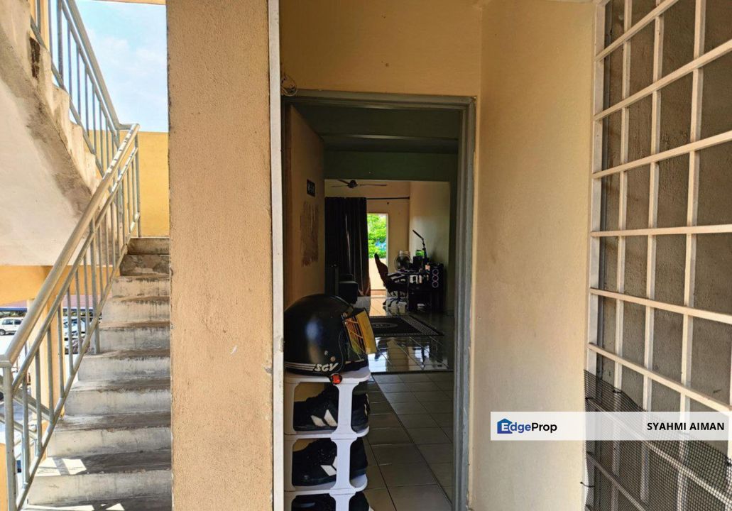 Seksyen U5, Shah Alam Selangor, Corner Unit Pangsapuri Merak For Sale, Selangor, Shah Alam