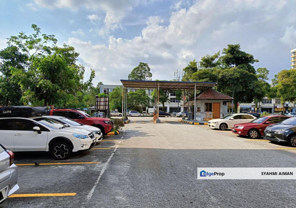 Seksyen U5, Shah Alam Selangor, Corner Unit Pangsapuri Merak For Sale, Selangor, Shah Alam