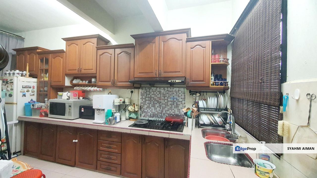 Batu Caves Selangor, 2-Storey Terrace House at Sri Gombak Fasa 10 For Sale, Renovated with Furnished, Selangor, Gombak