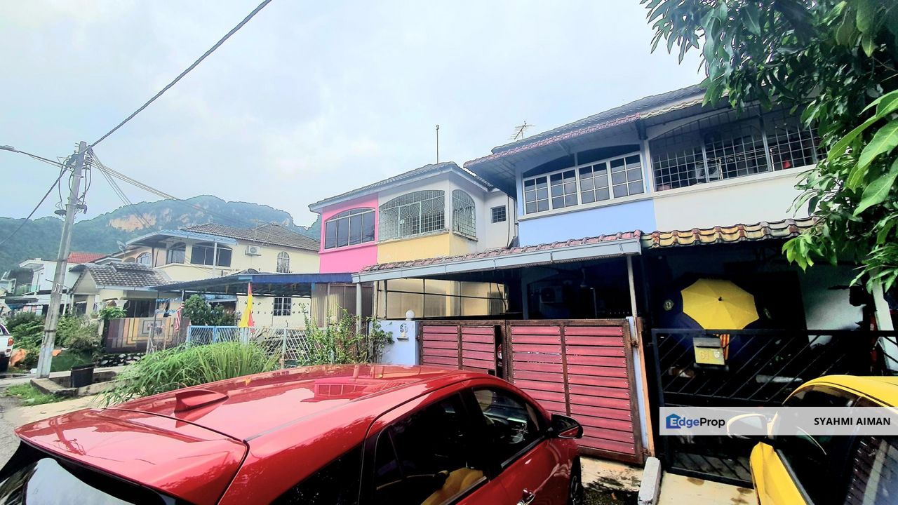 Batu Caves Selangor, 2-Storey Terrace House at Sri Gombak Fasa 10 For Sale, Renovated with Furnished, Selangor, Gombak