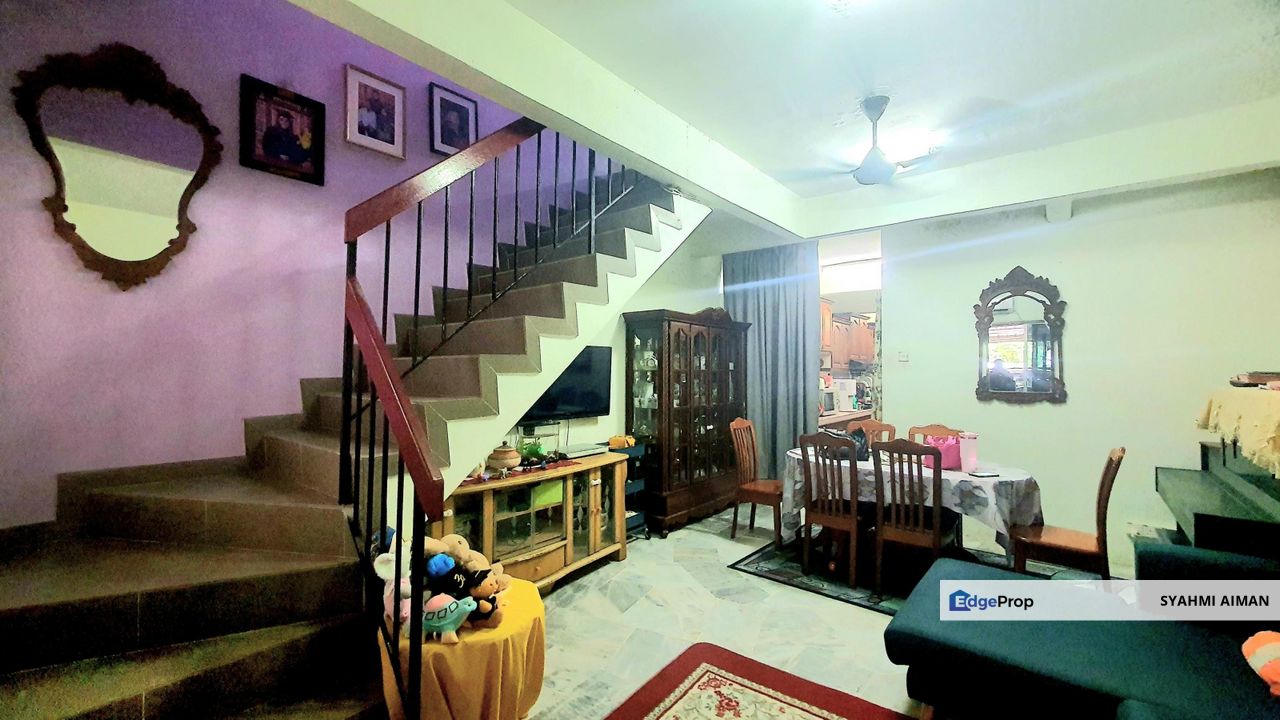 Batu Caves Selangor, 2-Storey Terrace House at Sri Gombak Fasa 10 For Sale, Renovated with Furnished, Selangor, Gombak