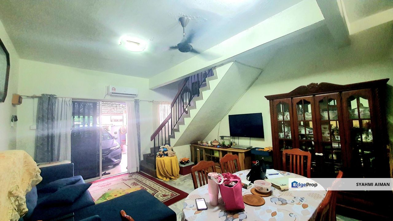 Batu Caves Selangor, 2-Storey Terrace House at Sri Gombak Fasa 10 For Sale, Renovated with Furnished, Selangor, Gombak