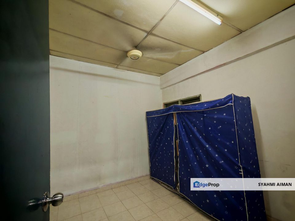 Seri Kembangan Selangor, Block D Floor 5 Pangsapuri Putra Permai 3 For Sale, Selangor, Seri Kembangan